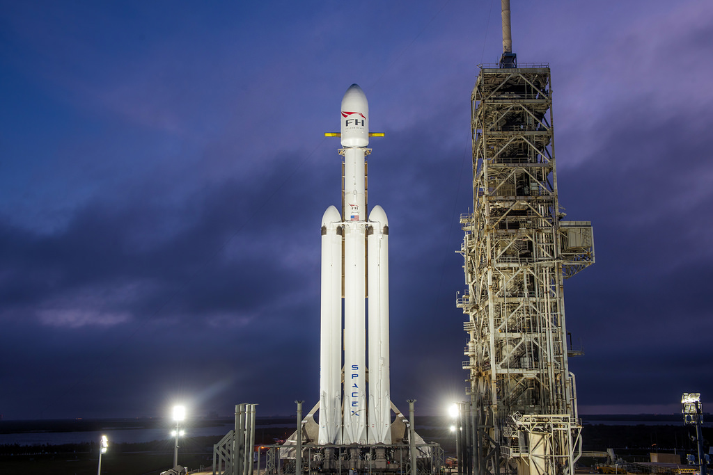 falcon-heavy-on-launchpad