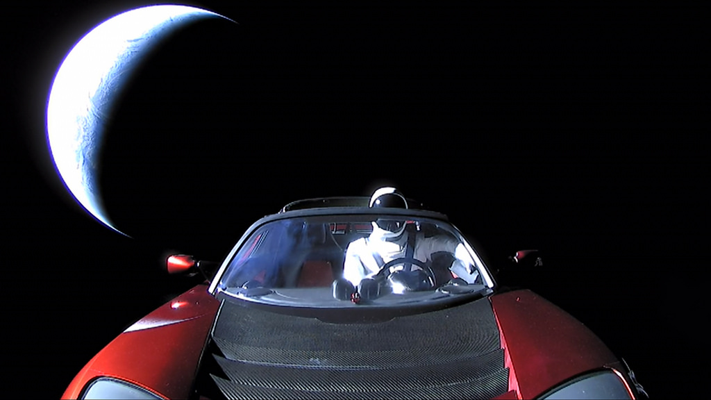 tesla-roadster-in-space